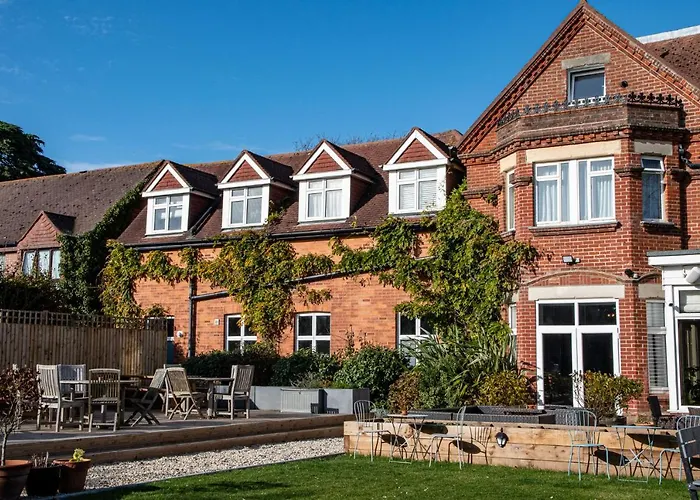 Best Pet-Friendly Hotels in Bournemouth, UK