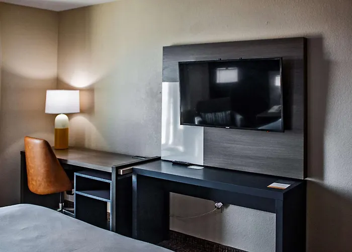 Top Hotels Near Scenic Geneva, New York